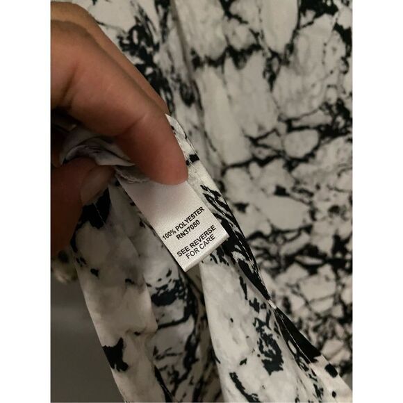 Cato Black And White Marble Long Sleeve High Low Top Size M NWT - Picture 8 of 8